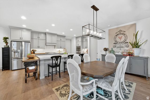 1390 E ORCHARD RIDGE LN, Kaysville, UT 84037