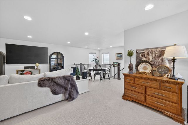 1390 E ORCHARD RIDGE LN, Kaysville, UT 84037