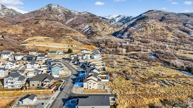 1390 E ORCHARD RIDGE LN, Kaysville, UT 84037