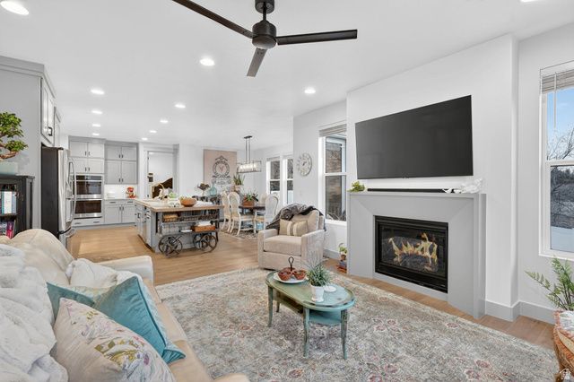 1390 E ORCHARD RIDGE LN, Kaysville, UT 84037