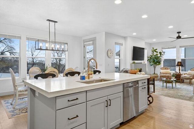 1390 E ORCHARD RIDGE LN, Kaysville, UT 84037