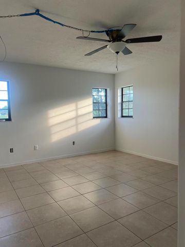 952 SE Walters Terrace, Port St Lucie, FL 34983