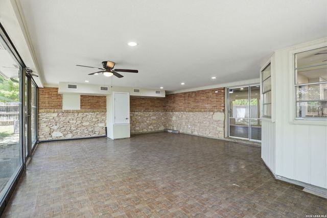 229 SHERRI DR, Universal City, TX 78148