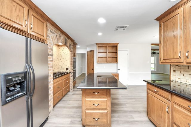 3923 Cypress Lake Drive, Spring, TX 77388