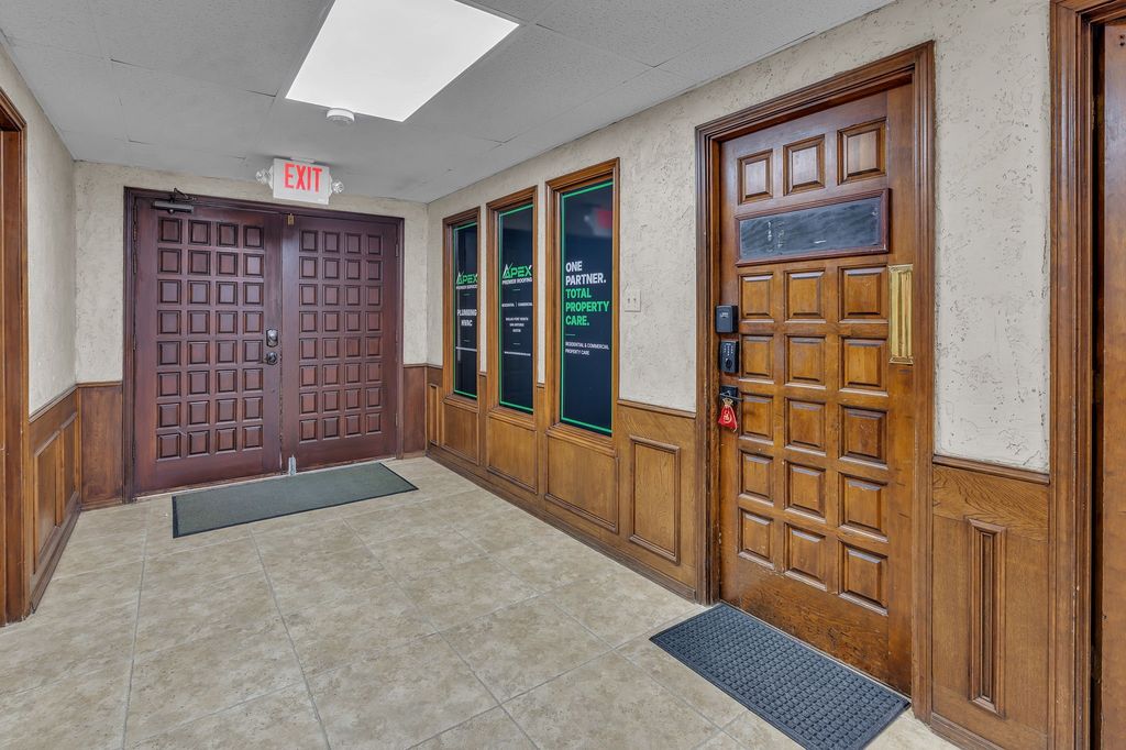 2020 W Northwest Highway 116, Grapevine, TX 76051 — photo 4
