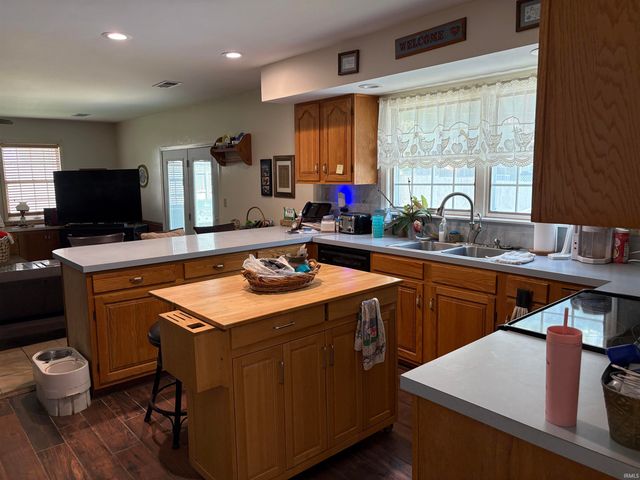 5200 Landview Drive, Newburgh, IN 47630