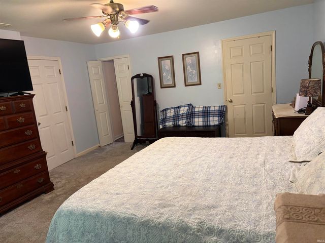 5200 Landview Drive, Newburgh, IN 47630