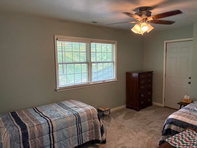 5200 Landview Drive, Newburgh, IN 47630
