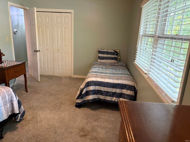 5200 Landview Drive, Newburgh, IN 47630