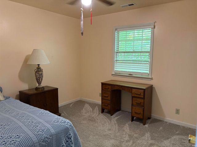 5200 Landview Drive, Newburgh, IN 47630