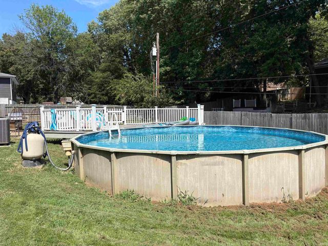 5200 Landview Drive, Newburgh, IN 47630