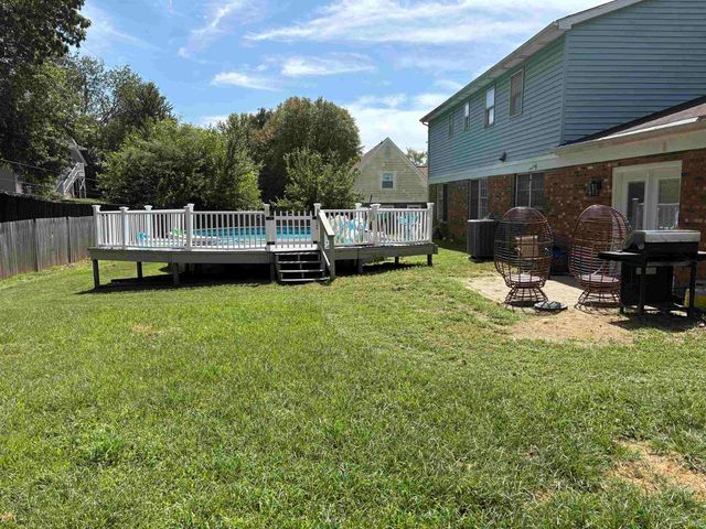 5200 Landview Drive, Newburgh, IN 47630