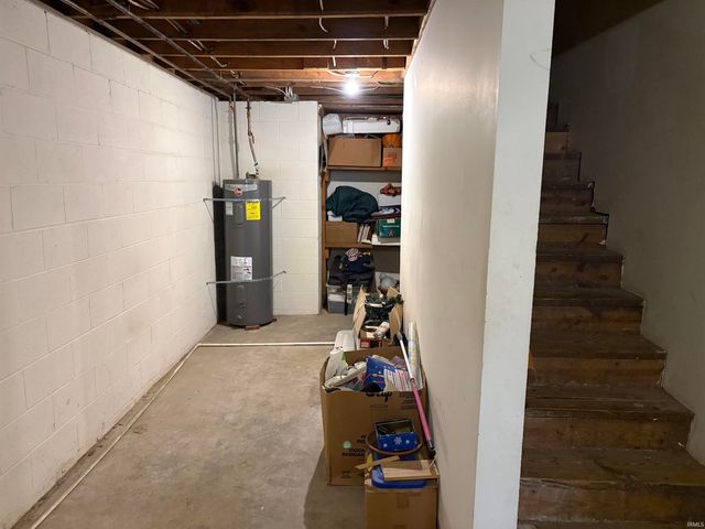 5200 Landview Drive, Newburgh, IN 47630