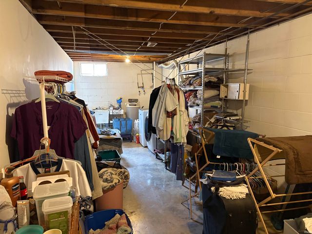 5200 Landview Drive, Newburgh, IN 47630