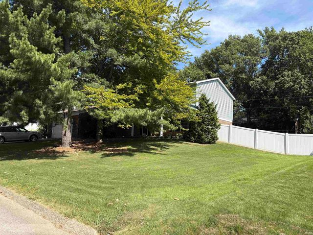 5200 Landview Drive, Newburgh, IN 47630