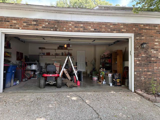 5200 Landview Drive, Newburgh, IN 47630