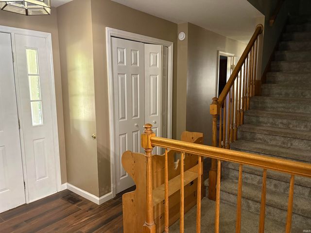 5200 Landview Drive, Newburgh, IN 47630