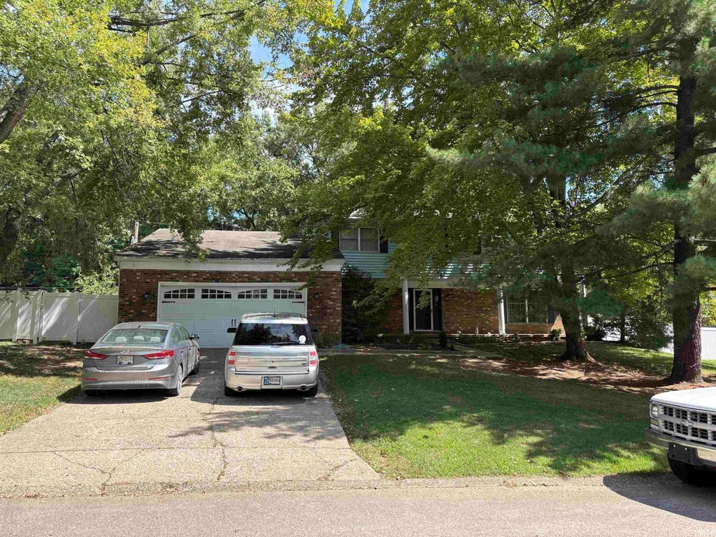 5200 Landview Drive, Newburgh, IN 47630