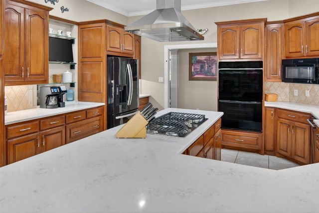 7402 Hampton Drive, Granbury, TX 76049