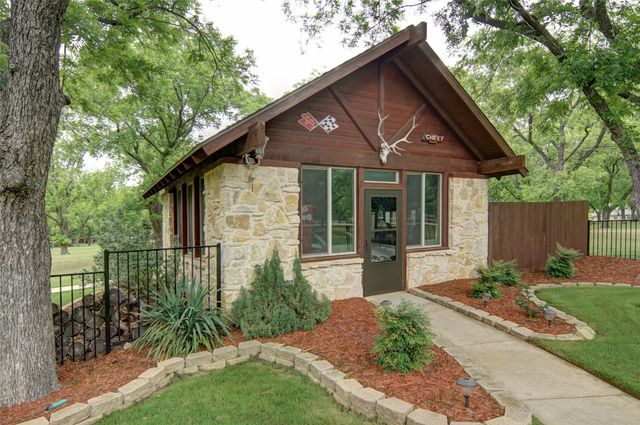 7402 Hampton Drive, Granbury, TX 76049