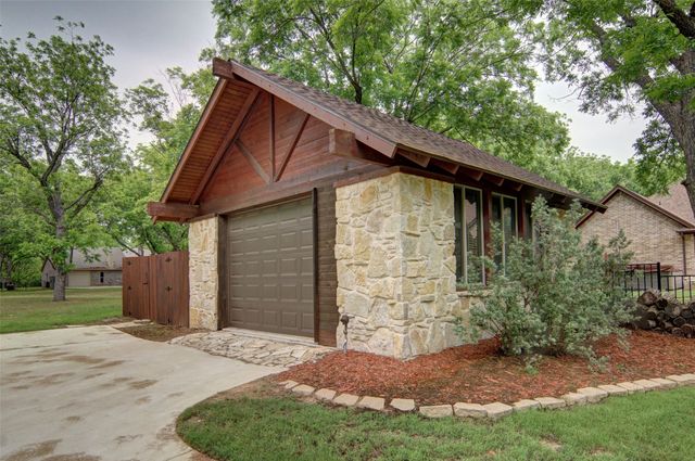 7402 Hampton Drive, Granbury, TX 76049
