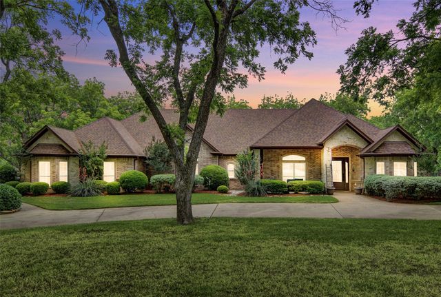 7402 Hampton Drive, Granbury, TX 76049