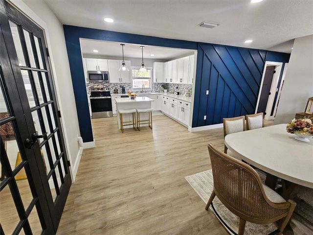 8711 N WICK PLACE, Tampa, FL 33604