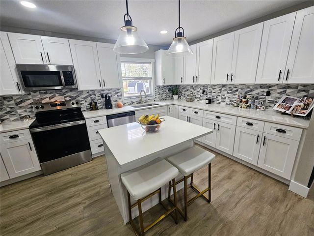 8711 N WICK PLACE, Tampa, FL 33604