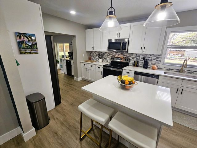 8711 N WICK PLACE, Tampa, FL 33604