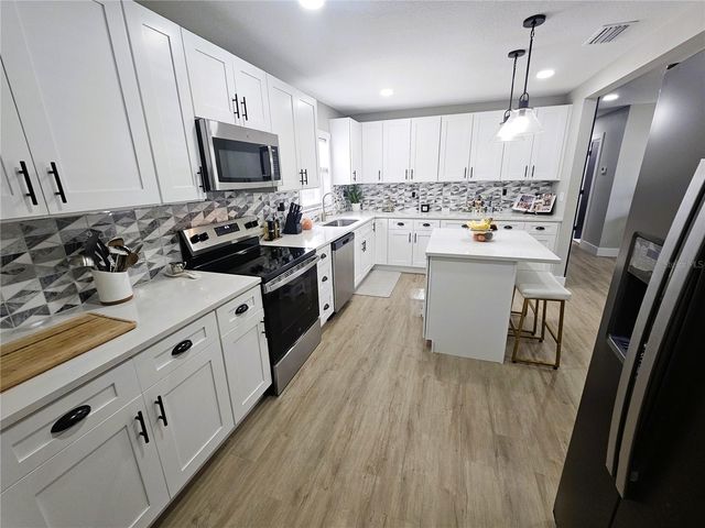 8711 N WICK PLACE, Tampa, FL 33604