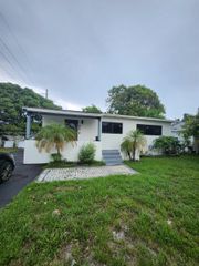817 NW 17th St, Fort Lauderdale, FL 33311