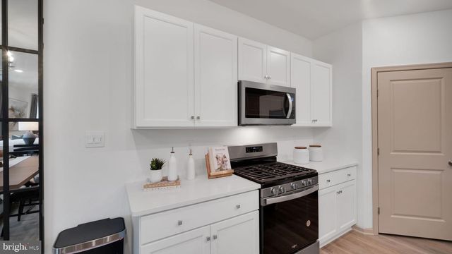 215 BELLA DR, York, PA 17404