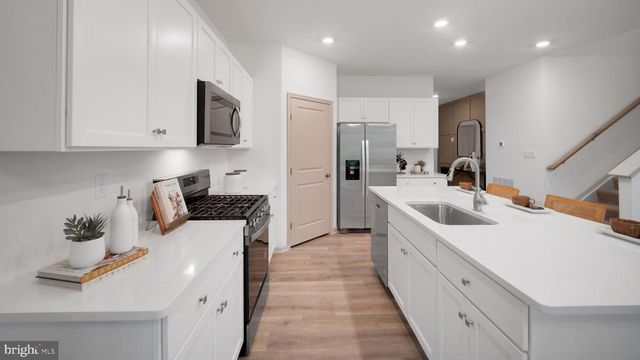 215 BELLA DR, York, PA 17404