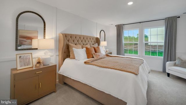 215 BELLA DR, York, PA 17404