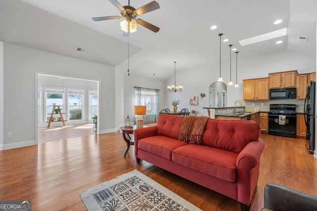 601 Abbey Drive, Woodstock, GA 30188