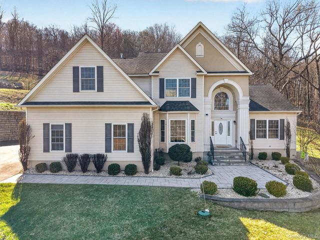 2 Pond Ridge Crossing, Newburgh, NY 12550