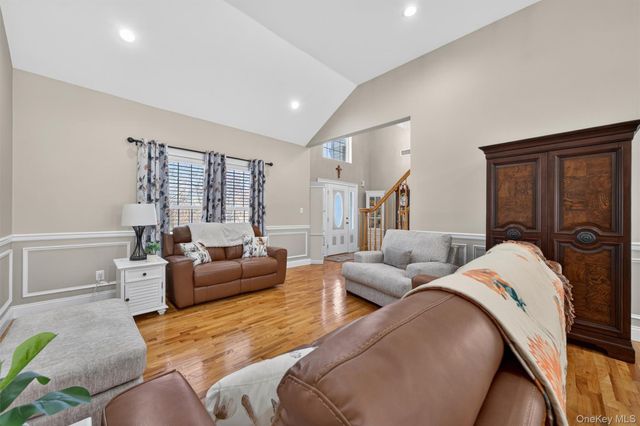2 Pond Ridge Crossing, Newburgh, NY 12550