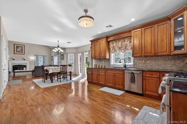 2 Pond Ridge Crossing, Newburgh, NY 12550