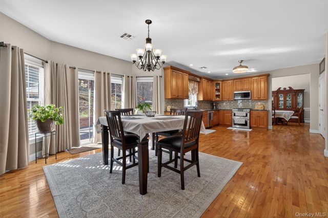 2 Pond Ridge Crossing, Newburgh, NY 12550