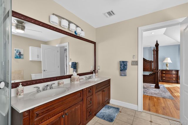 2 Pond Ridge Crossing, Newburgh, NY 12550