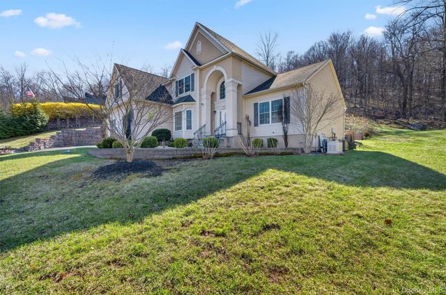2 Pond Ridge Crossing, Newburgh, NY 12550