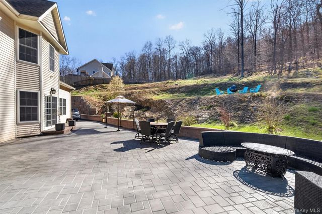 2 Pond Ridge Crossing, Newburgh, NY 12550
