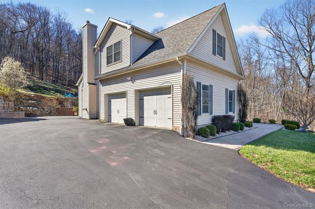 2 Pond Ridge Crossing, Newburgh, NY 12550