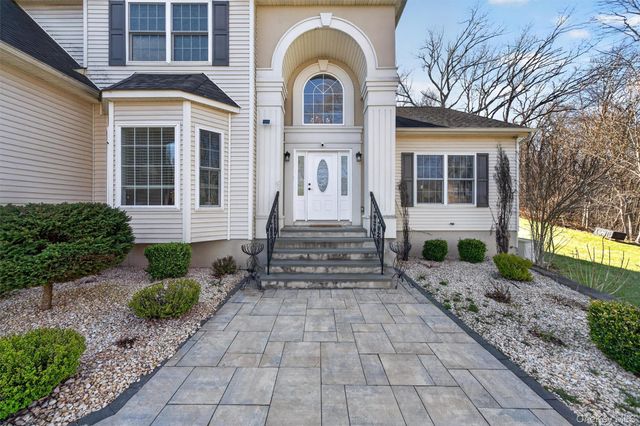 2 Pond Ridge Crossing, Newburgh, NY 12550