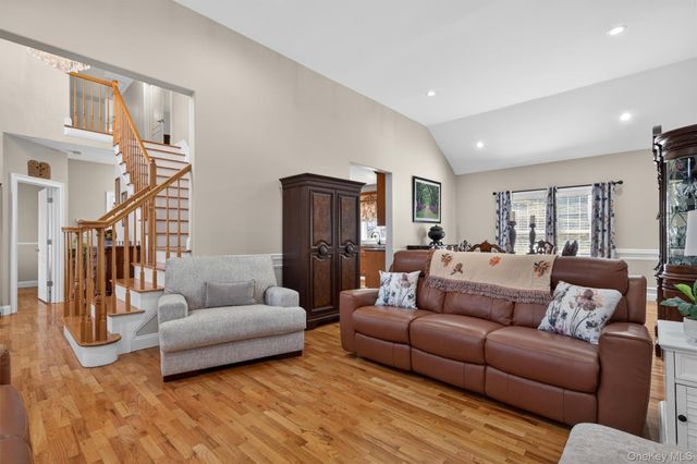 2 Pond Ridge Crossing, Newburgh, NY 12550