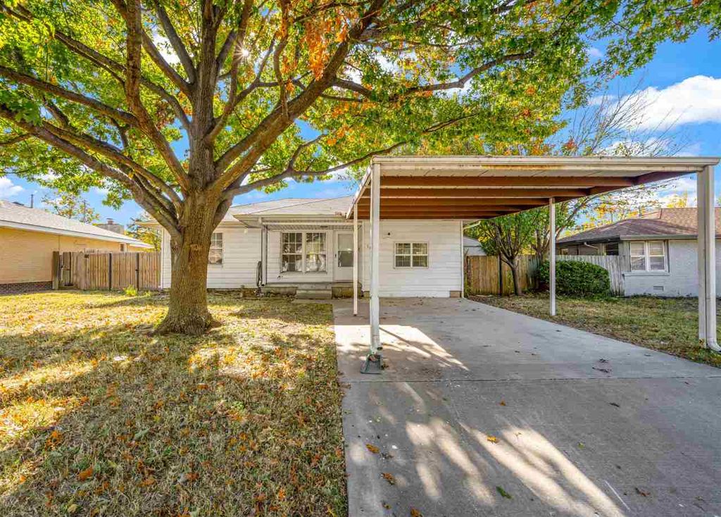 3138 NW Kinyon Ave, Lawton, OK 73505