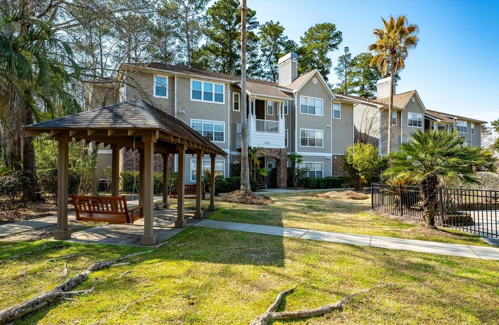 Image 11 of property listing at 188 Midland Parkway Apt 105, Summerville, SC 29485