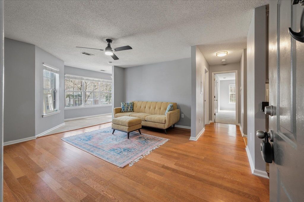 Image 2 of property listing at 188 Midland Parkway Apt 105, Summerville, SC 29485