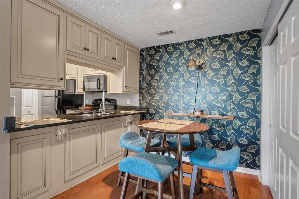 Image 4 of property listing at 188 Midland Parkway Apt 105, Summerville, SC 29485