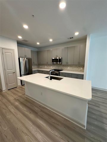 3636 W Dallas Street 359, Houston, TX 77019